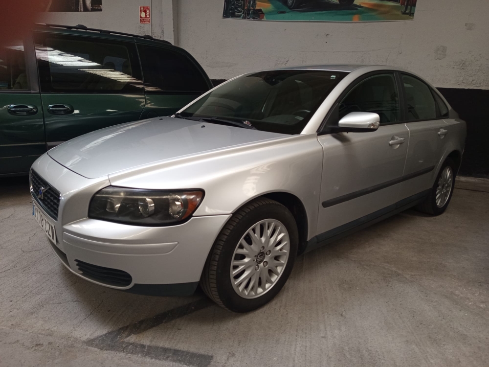 VOLVO 