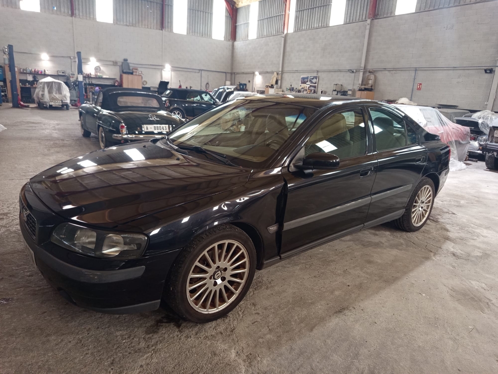 VOLVO 