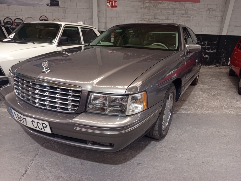 CADILLAC DE VILLE CONCOURSE