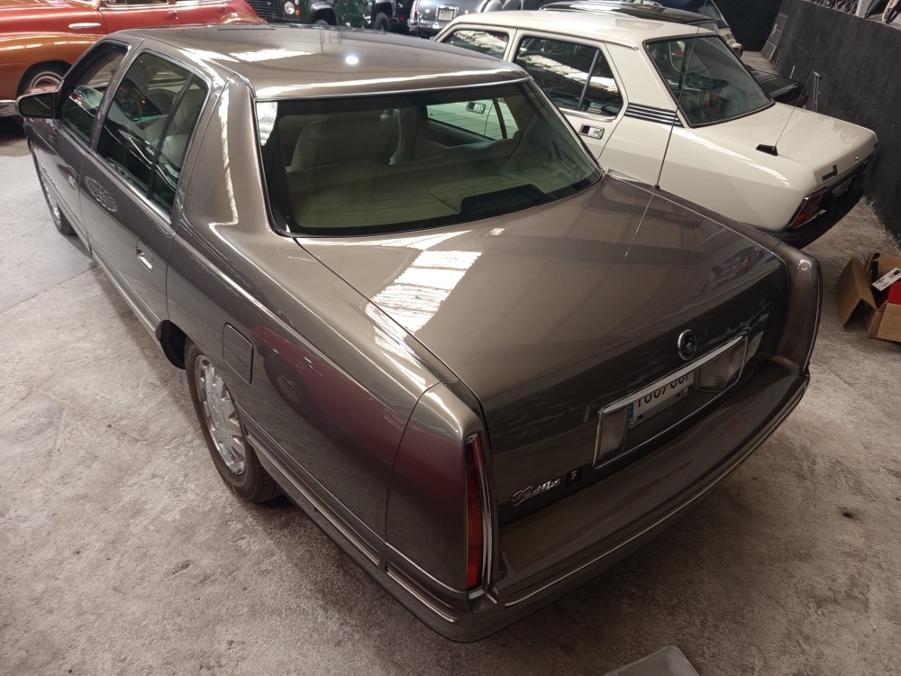 CADILLAC DE VILLE CONCOURSE