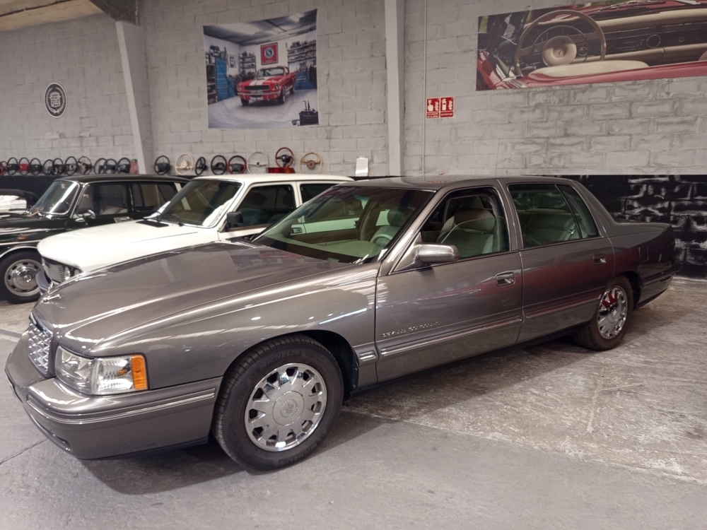 CADILLAC DE VILLE CONCOURSE