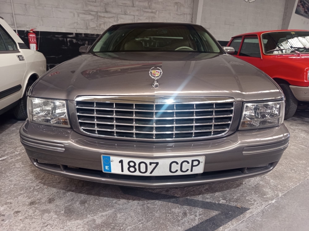 CADILLAC DE VILLE CONCOURSE