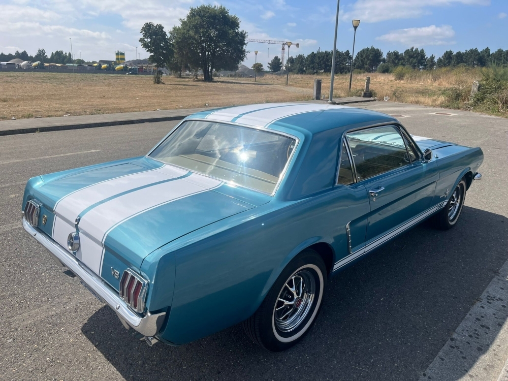 FORD MUSTANG