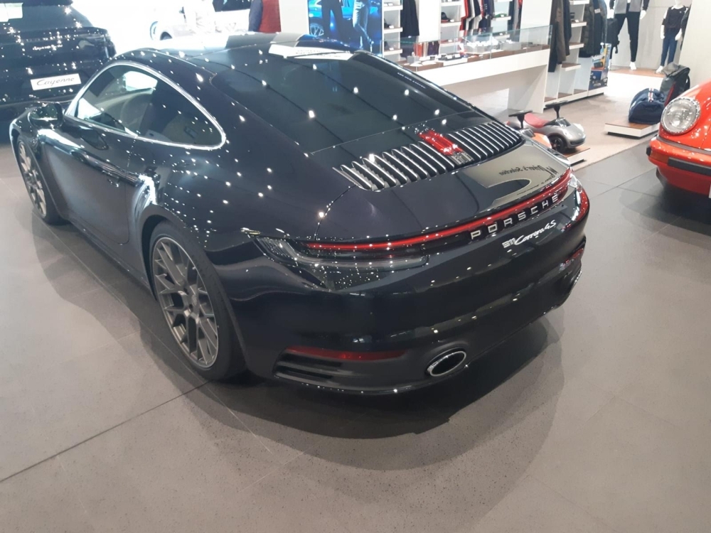 PORSCHE 911