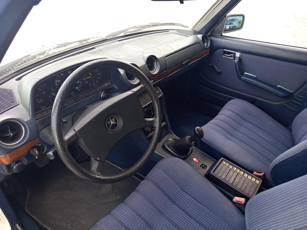 MERCEDES E 240 D