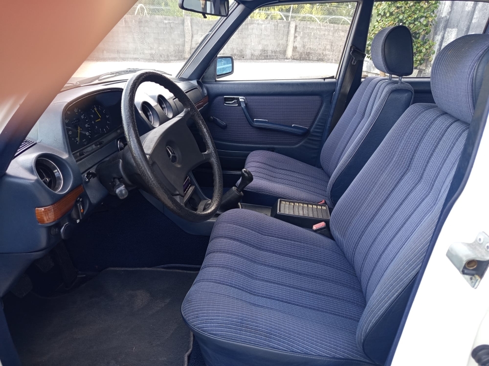 MERCEDES E 240 D
